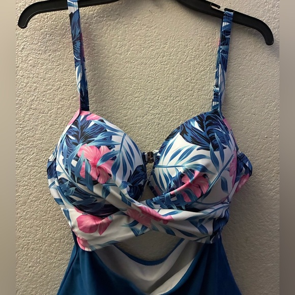 Plus Size Tropical Floral Blue Women's One Piece Swimwear 1X - Picture 3 of 8